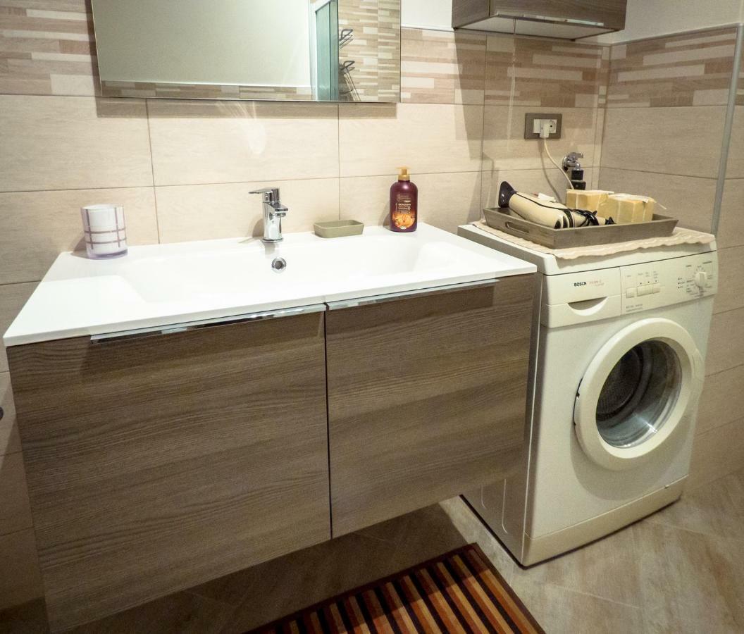 Ferienwohnung La Casa Sotto I Tigli Lecco Exterior foto
